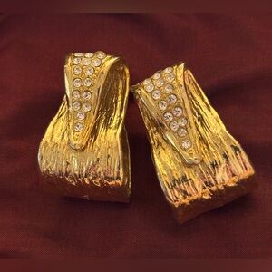 VTG MOB WIFE GOLD RIBBON CLIP ON EARRINGS!!